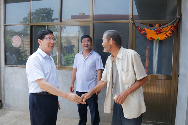 薛季民董事长慰问结对帮扶户