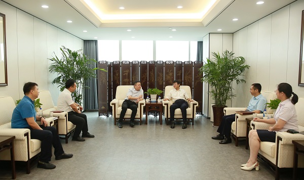 8月1日 公司党委书记、董事长姚卫东会见西安浐灞发展集团党委副书记、总经理赵军虎.jpg