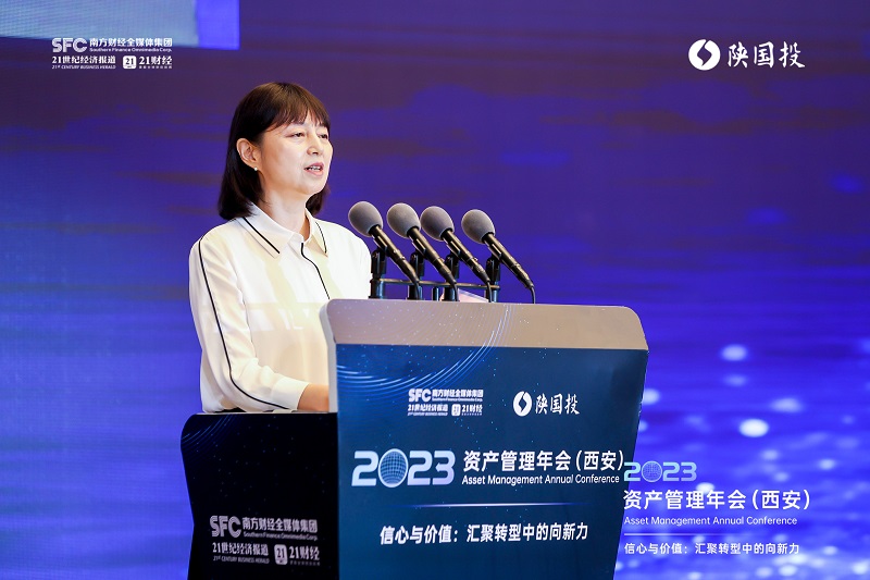 211692580527120869.jpg 图9 陕国投党委副书记、监事长叶瑛介绍陕国投丝路金融信托研究院.jpg